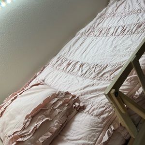 Beddy’s twin set
Bottom sheet comes zippered to the comforter. Sham & pillowcase